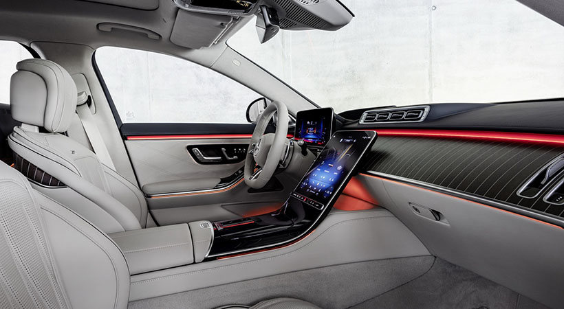 El lujoso y cómo interior tiene sutlies toques de diseño AMG. Foto: Mercedes-Benz