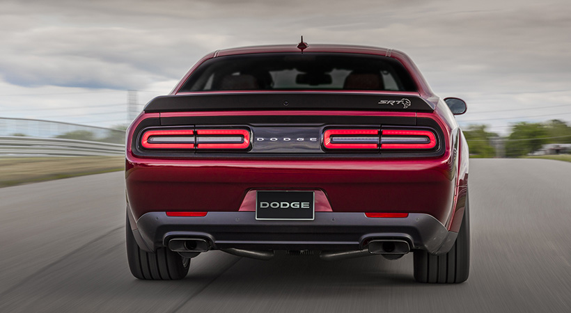 En la parte posterior encontramos el alerón sobre la cajuela. Foto: Dodge