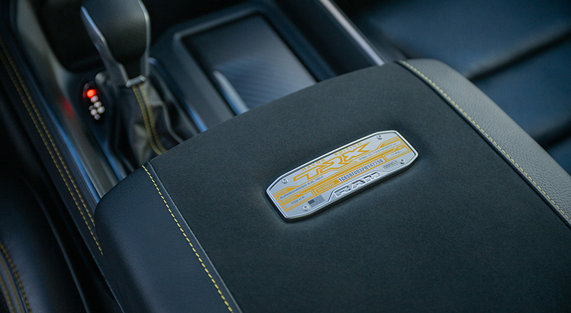 La placa que afirma que es una edición especial luce en el interior. Foto: RAM