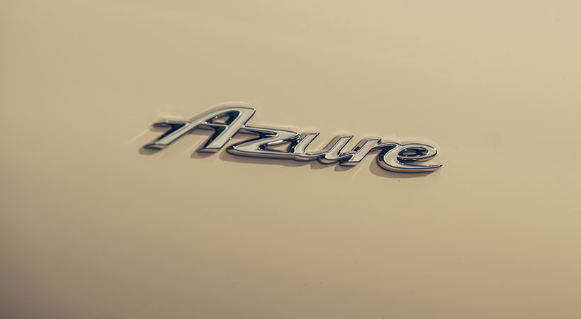 Esta nueva edición de la leyenda de la década de los 50 porta en su carrocería el color Old English White. Foto: Bentley