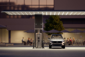 Mercedes-Benz presenta una impresionante red de carga global en el CES 2023