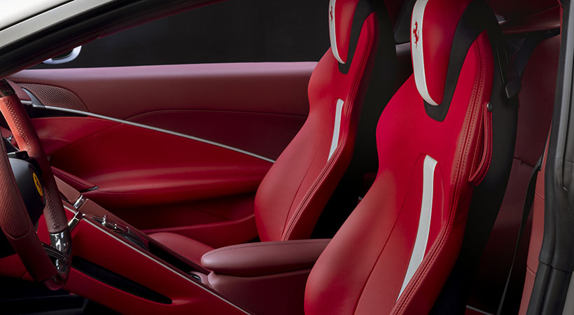 Los asientos fueron tapizados con materiales exclusivos. Foto: Ferrari