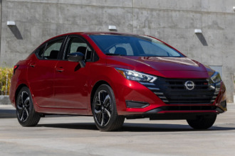 Nissan Versa SR 2023: Un sedán compacto ¡qué sorprende!
