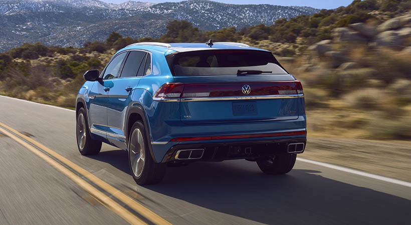 En la parte trasera, se añade un alerón más grande que alarga la línea general del techo. Foto: Volkswagen