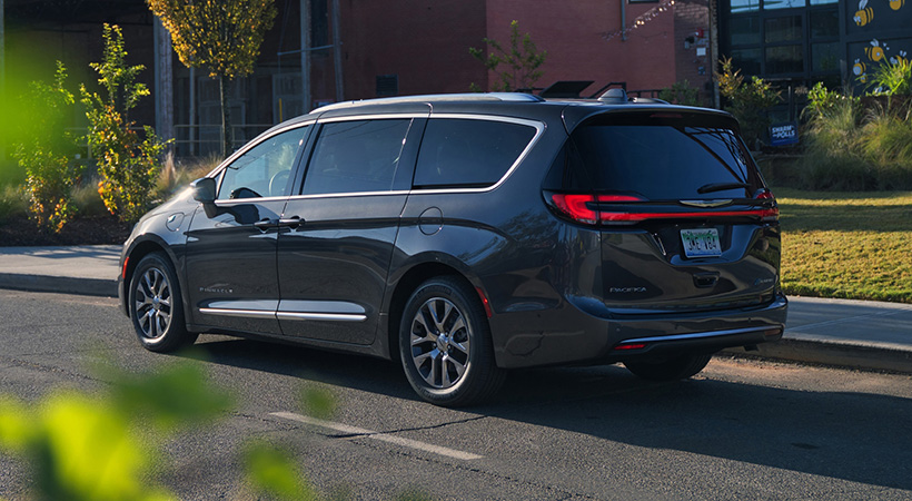 Al tratarse de un modelo híbrido, claro que nos encontramos con un tren motriz eficiente. Foto: Chrysler