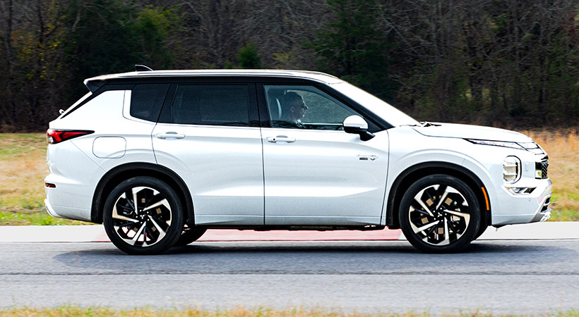 Cuenta con diversos modos de manejo que nos permiten mejorar la experiencia en distintos tipos de superficie: Normal, Power, Eco, Tarmac, Gravel y Mud. Foto: Mitsubishi 