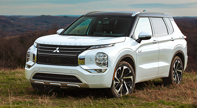 Su motor en un cuatro cilindros de 2.4 litros combinado con dos motores eléctricos y baterías de litio-ion de 20kWh. Foto:  Mitsubishi