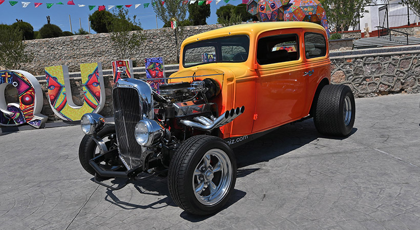 Este auto clásico cuenta con una pintura que cambia de color. Foto: Effi Muñiz