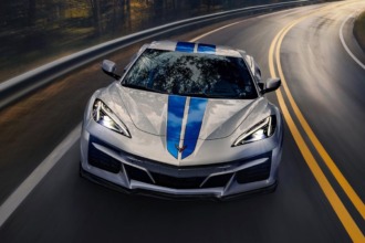 El primer Chevrolet Corvette E-Ray de producción será subastado