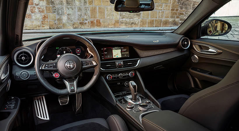 El interior es específico de estas versiones. Foto: Alfa Romeo