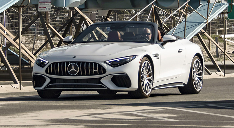 Mercedes-AMG SL 55 4Matic+ (Kraftstoffverbrauch (WLTP) gesamt (kombiniert): 12,7-11,8 l/100 km; CO2-Emissionen (WLTP) gesamt (kombiniert): 288-268 g/km); Exterieur: Opalithweiss Bright; Interieur: Leder Nappa sienabraun/schwarz // Mercedes-AMG SL 55 4MATIC+  (combined fuel consumption (WLTP: 12,7-11,8 l/100 km; 288-268 g/km); Exterior: opalith white bright Interior: Leather Nappa siena brown/black