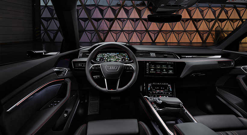 La consola central con dos pantallas en tándem es la adición más importante en el interior. Foto: Audi