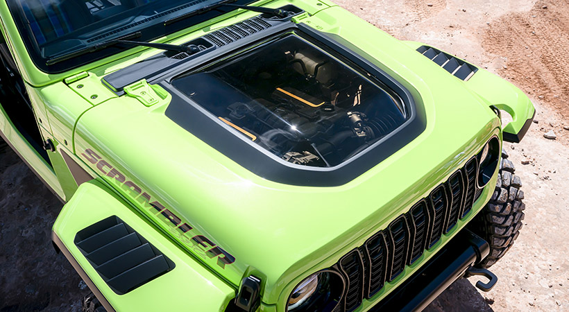 Una ventana en el capó permite ver su motor. Foto: Jeep