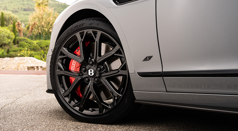 Los rines son de 22 pulgadas en color negro. Foto: Bentley