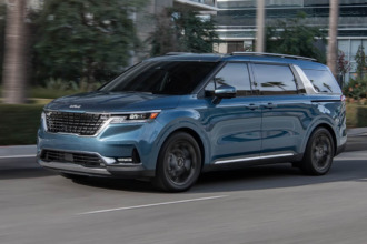 KIA Carnival 2024, ligeras mejoras y aumento de precio