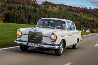 Mercedes-Benz otorga insignias retro a los coches con alto millaje