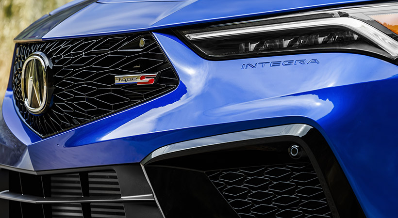 Al frente tenemos una defensa rediseñada. de corte deportivo. Foto: Acura