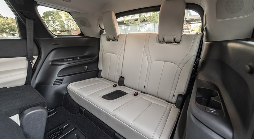 En la segunda fila pude contar con asientos estilo capitán -incluyen calefacción y la posibilidad de remover la consola central- con fácil acceso a una tercera fila de asientos en la que bien pueden viajar pasajeros adultos. Foto: Infiniti