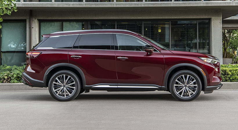 Al verlo, además de su perfil puramente Infiniti, destacan los rines de aleación de 20 pulgadas y los rieles en el techo. Foto: Infiniti