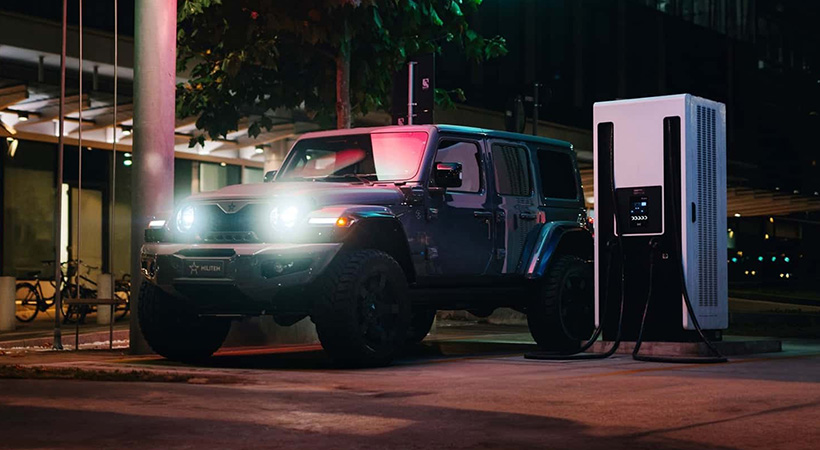 Bajo el capó todo sigue normal, es decir, el Ferox-E mantiene el conjunto motriz compuesto por un bloque de combustión de cuatro cilindros y 2.0 litros turbo. Foto: Militem