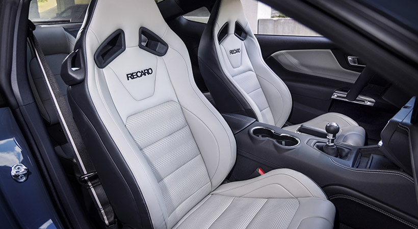 En el modelo GT los asientos están firmados por Recaro. Foto: Ford