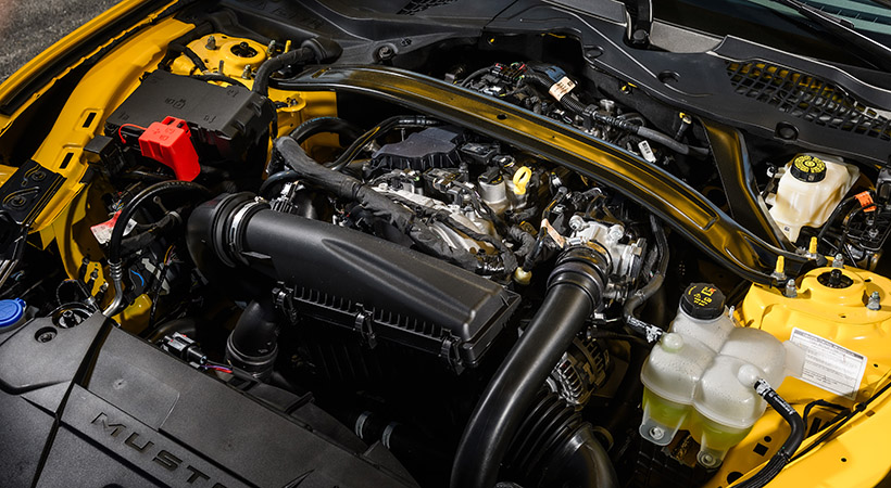 El modelo 2024, en su versión de entrada, ya sea coupé o convertible, recibe una versión del motor EcoBoost turbo de cuatro cilindros. Foto: Ford