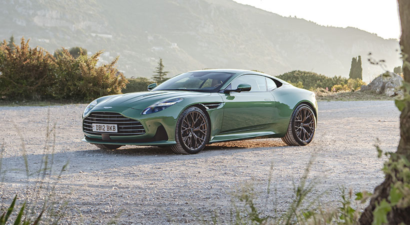 El sucesor directo del DB11 lanzado hace siete años, el Aston DB12 marca más una gran actualización que un rediseño completo. Foto: Aston Martin