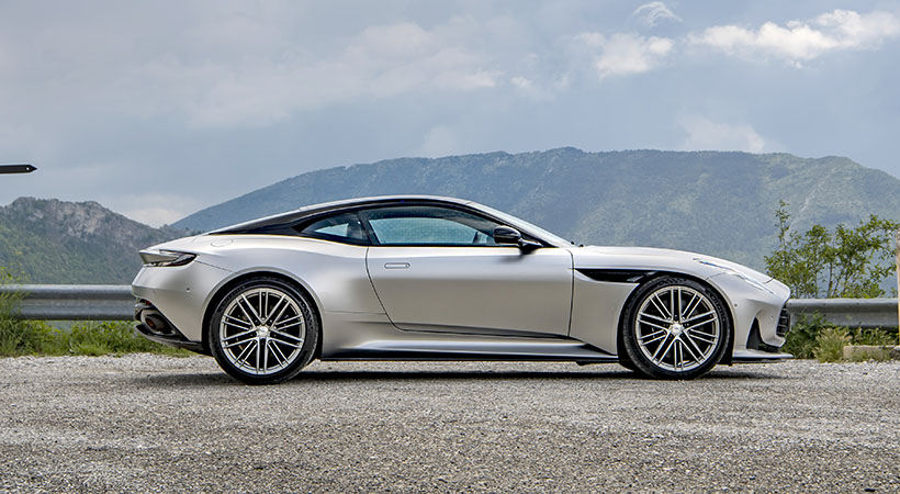 El DB12 es el último de una larga línea de grandes turismos con la insignia DB. Foto: Aston Martin
