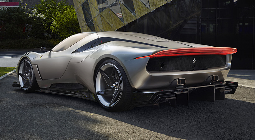 La división de proyectos especiales de Ferrari ha pintado la aerodinámica carrocería de un color Gold Mercury. Foto: Ferrari