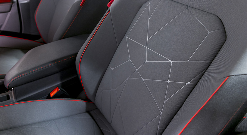 En el interior, el Volkswagen Jetta GLI 40 Aniversario incluye asientos tapizados con tela molecular grabada. Foto: Volkswagen