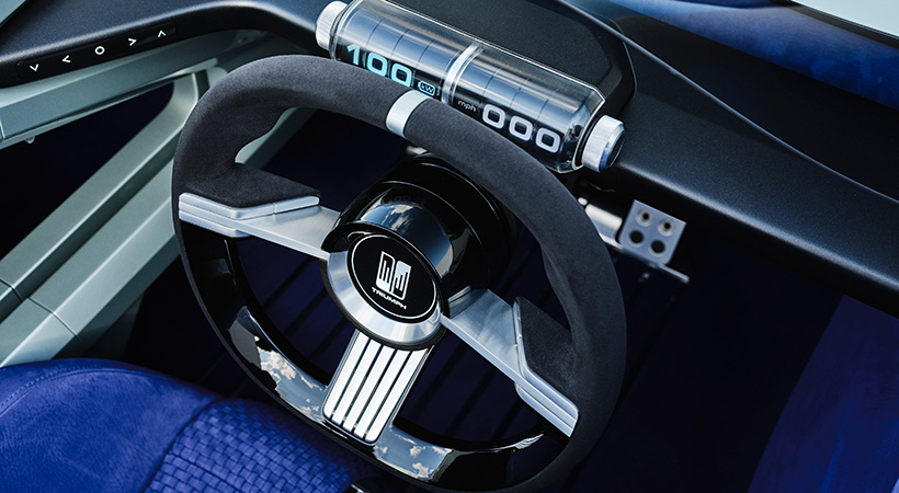 En el interior encontramos un tablero de instrumentos de diseño muy sencillo. Foto: Makkina