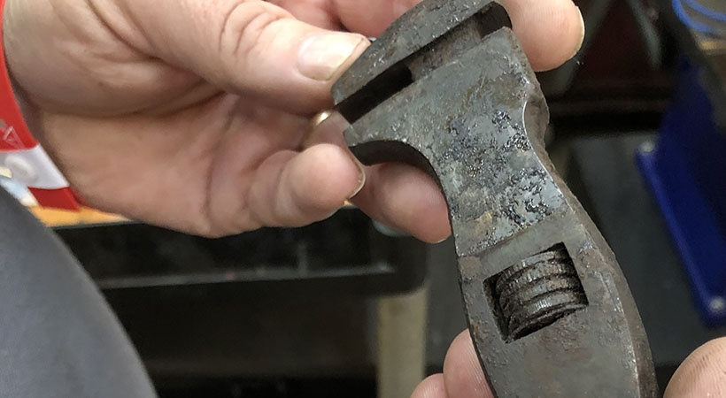 La llave de tuercas encontrada en el interior del Sunbeam 1000hp. Foto:Museo del Motor