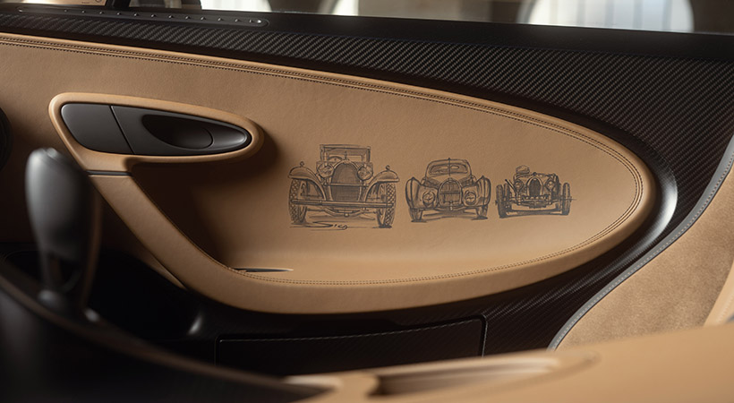 En el habitáculo, el tema histórico continua con los paneles de las puertas. Foto: Bugatti