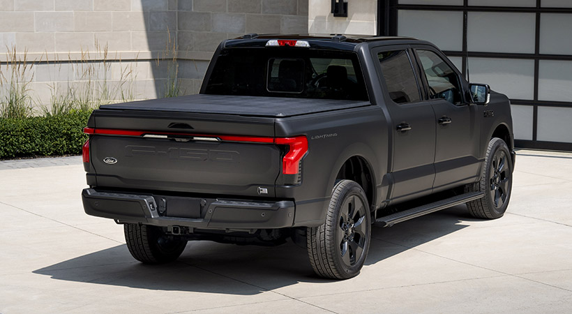 La Ford F-150 Lightning Platinum Black toma como base el acabado Platinum y tiene un precio de partida de $97,995 (sin contar el cargo de destino). Foto: Ford