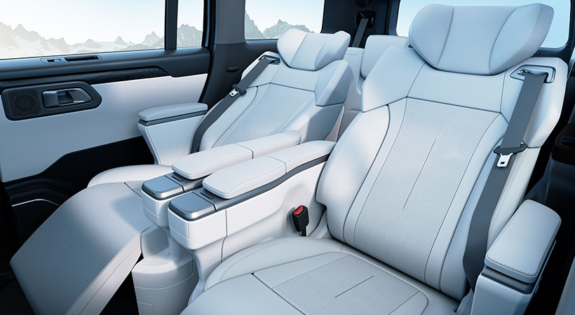 Los asientos de la segunda fila en la versión premium son más amplios. Foto: Polestones