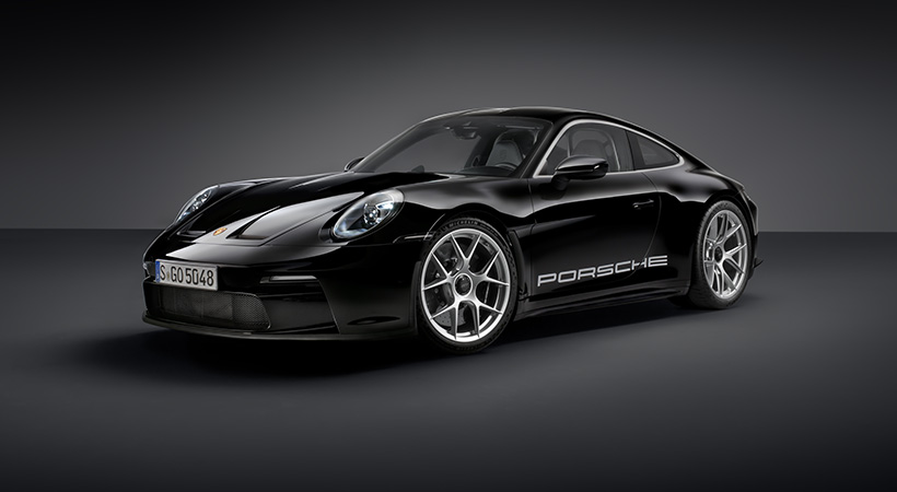 Bajo la tapa posterior encontramos el motor bóxer atmosférico de 4.0 litros y 520 hp que mueve al 911 GT3 RS. Foto: Porsche