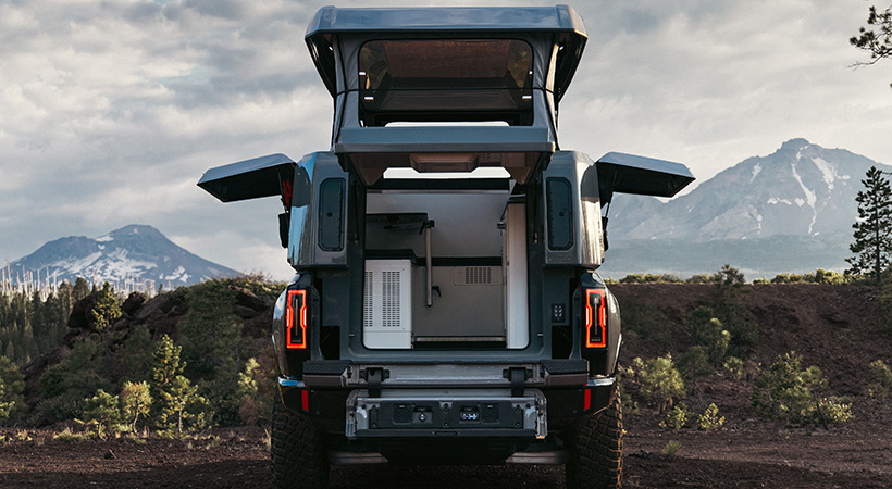 el GMC Hummer EV EarthCruiser ha sido equipado con diversas amenidades que incluyen electrodomésticos, ducha interior y exterior. fOTO: gmc