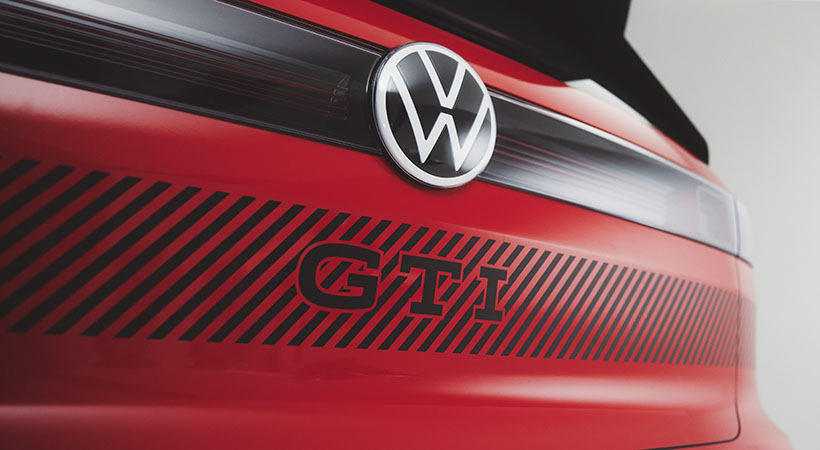 En la parte posterior, encontramos un spoiler de color negro, un generoso difusor y el emblemático logo del fabricante alemán. Foto: Volkswagen