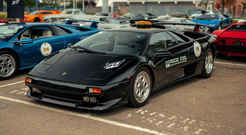 En Riva Del Garda, los autos se estacionaron en la Spiaggia Degli Ulivi. Foto: Lamborghini