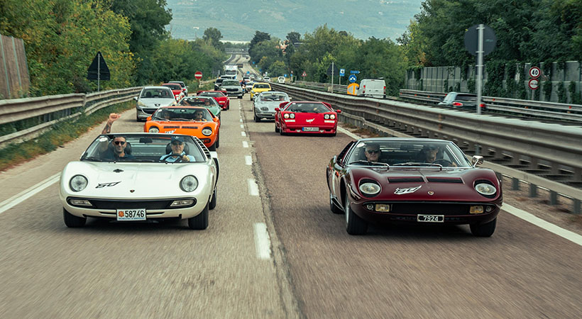 Los autos continuaron su ruta hacia Valpolicella, cruzando el histórico puente Visconteo. Foto: Lamborghini