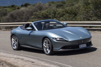 Ferrari Roma Spider 2024, prueba de manejo en Cerdeña, Italia