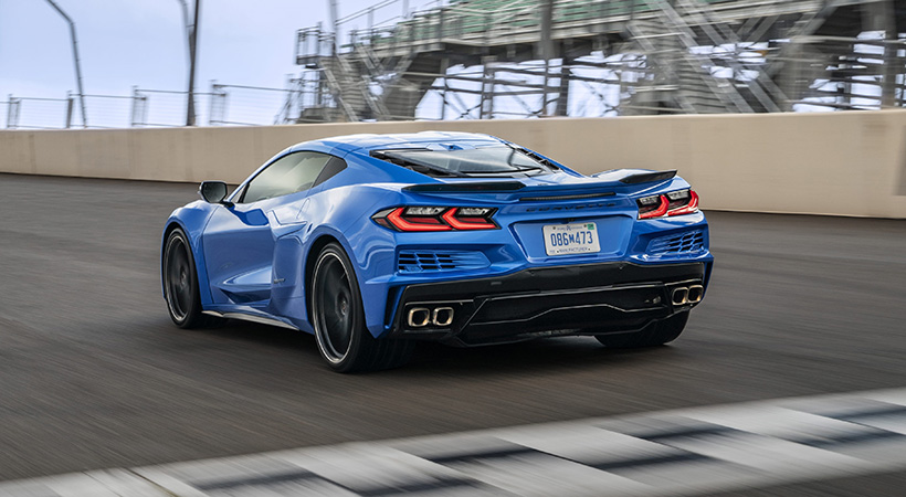 En las entrañas de este veloz deportivo encontramos un motor V8 de 6.2 litros que desarrolla 495 caballos de fuerza. Foto: Chevrolet