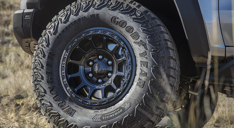 El paquete AEV agrega neumáticos Goodyear Wrangler Territory MT de 35 pulgadas fOTO: gmc
