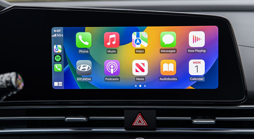 La pantalla de infotenimiento está ligeramente inclinada hacia el conductor y su funcionamiento es amigable. Foto: Hyundai