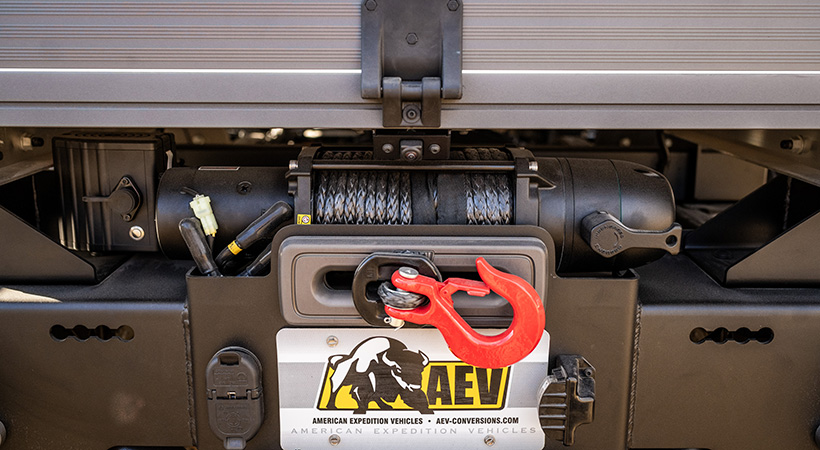 En ambas defensas contamos con cabrestantes. Fotos. AEV