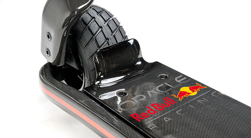 El RBS#01 presume un chasis completo de fibra de carbono que pesa apenas 50.7 libras. Foto: F1 Authentics 