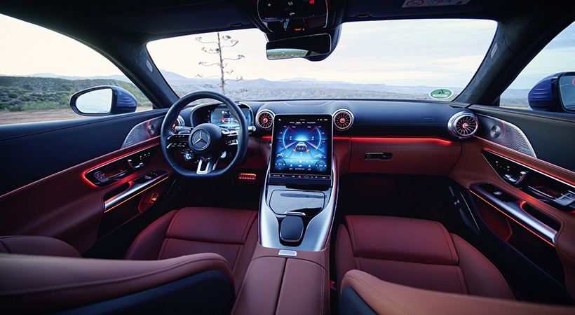 A nivel interior tenemos un grupo de instrumentos configurable de 12.3 pulgadas, y una pantalla táctil orientada verticalmente de 11.9 pulgadas. Foto: Mercedes-AMG