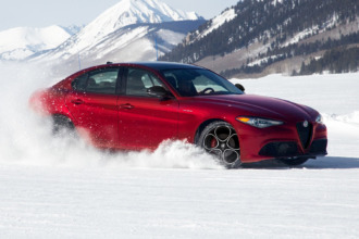 Alfa Romeo Giulia Lusso 2023, a bordo del deportivo italiano