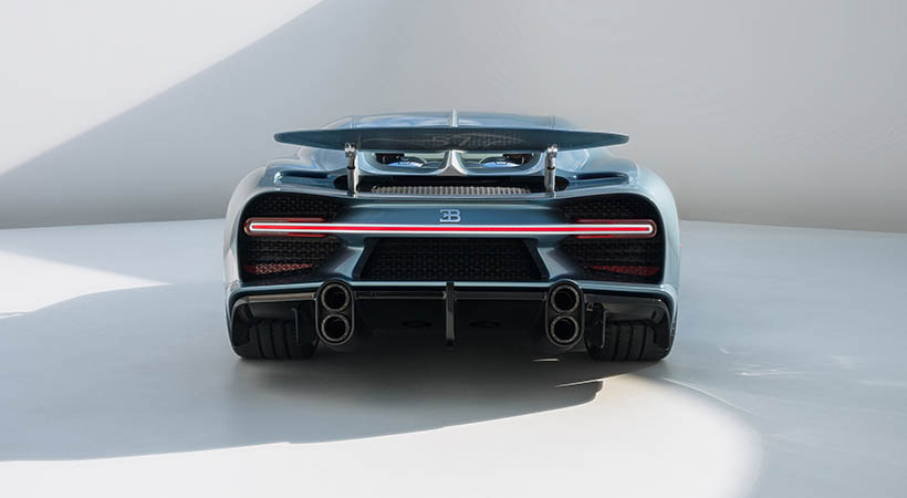 La parte inferior del alerón presenta un perfil dibujado a mano del Type 57 original. Foto: Bugatti