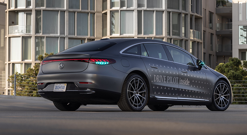 Inicialmente, estas luces de advertencia se integrarán en los vehículos de prueba en California equipados con la tecnología Drive Pilot. Foto: Mercedes-Benz